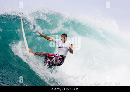 30 nov. 2006; Oahu, HI, USA; più Triple Crown di surf vincitore e ASP ex campione del mondo DI SUNNY GARCIA (Oahu, Haw) (nella foto) ha subito una terribile perdita nel giro di 96 surfers al OÕNeill Coppa del Mondo di surf a Sunset Beach, Hawaii oggi. Garcia, che era la speranza di un grande risultato per scalare la Triple Crown valutazioni e aggiungere un altro titolo per il suo nome, ha dovuto settl Foto Stock