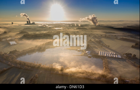 Vista aerea, Baggersee Uentrop quarry stagno con impianto di sci, Kraftwerk Westfalen power plant di RWE Power, Hamm, la zona della Ruhr Foto Stock