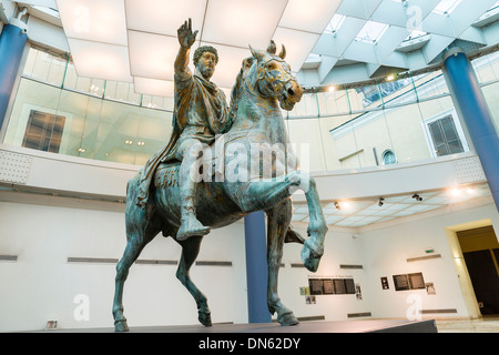 Originale statua equestre di Marco Aurelio, del 165 DC, bronzo, Musei Capitolini, Campidoglio, Roma, Lazio Foto Stock