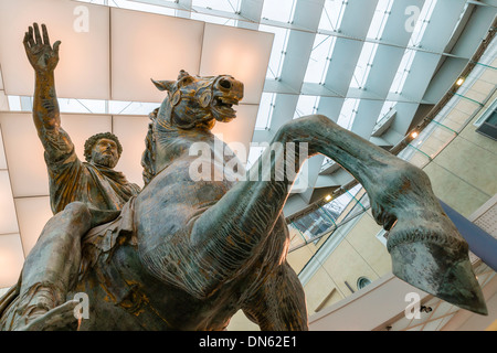 Originale statua equestre di Marco Aurelio, del 165 DC, bronzo, Musei Capitolini, Campidoglio, Roma, Lazio Foto Stock