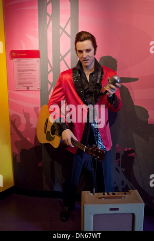 Elvis Presley cera figura nel museo di Madame Tussauds di Amsterdam nei Paesi Bassi. Foto Stock