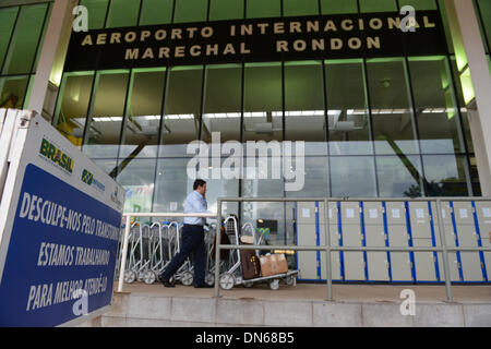 Cuiaba, Brasile. 12 Dic, 2013. L'"Aeroporto Internacional Marechal Rondon' Cuiaba, Brasile, 12 dicembre 2013. Cuiaba è una posizione per la Coppa del Mondo 2014 in Brasile. Foto: Marcus Brandt/dpa/Alamy Live News Foto Stock