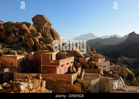 Il Marocco, roccia di granito nei pressi del villaggio di Adai vicino a Tafraoute in Anti Atlas Foto Stock