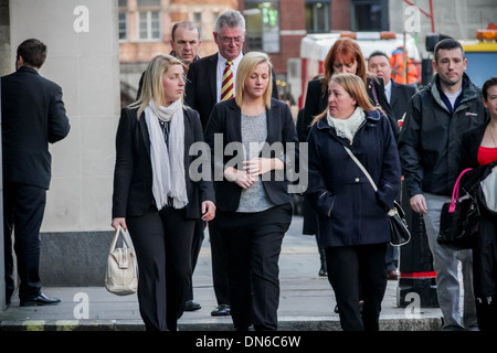 Lee Rigby famiglia arriva a Old Bailey corte per verdetto prova a Londra. Foto Stock