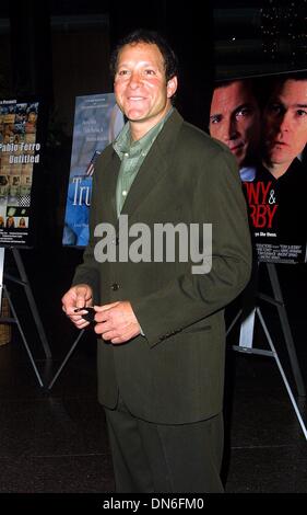 15 agosto 2002 - Los Angeles, California, Stati Uniti d'America - STEVE GUTTENBERG..FILMMAKERS ALLIANCE onori Wim Wenders PER RICEVERE 3RD VISIONE ANNUALE AWARD.Directors Guild of America, Los Angeles, CA.14 agosto 2002. NINA PROMMER/ 2002 K25789NP.(Immagine di credito: © Globo foto/ZUMAPRESS.com) Foto Stock