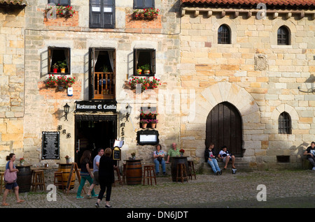 Ristorante nel villaggio di Santillana del Mar, Cantabria, Spagna. Foto Stock