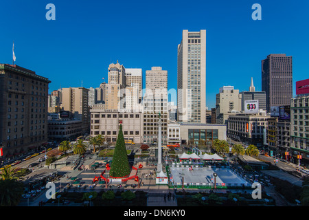 Union Square con albero di Natale e la pista di pattinaggio su ghiaccio, San Francisco, California, Stati Uniti d'America Foto Stock