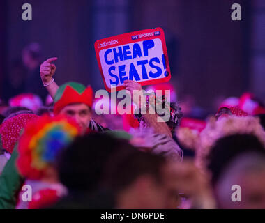 Londra, Regno Unito. Xix Dec, 2013. Folla banter durante la Ladbrokes mondo campionati freccette da Alexandra Palace. Credito: Azione Sport Plus/Alamy Live News Foto Stock