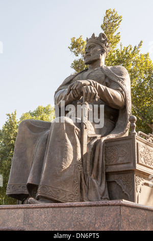 Statua di Amir Timur, noto anche come Temur e Tamerlane, Samarcanda, Uzbekistan Foto Stock