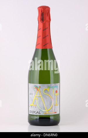 Una bottiglia di spumante italiano, Asti DOCG, Cadgal, 2011, Italia Foto Stock