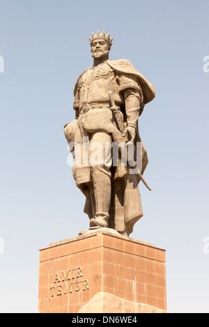 Statua di Amir Timur, noto anche come Temur e Tamerlane, Shakhrisabz, Uzbekistan Foto Stock