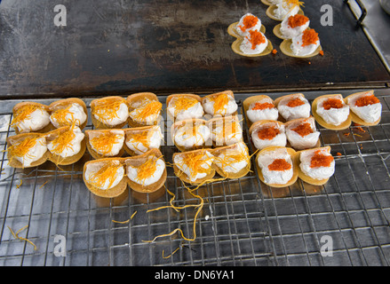 Khanom buang tradizionale dessert Thai, Bangkok, Thailandia Foto Stock