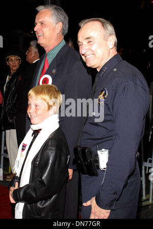 1 dicembre, 2002 - Hollywood, CALIFORNIA, STATI UNITI D'AMERICA - sindaco JAMES HAAN (LOS ANGELES), CHIEF WILLIAM J. BRATTON (CAPO DELLA POLIZIA, LOS ANGELES)..K27303TR il blockbuster hollywoodiano parata spettacolare.Hollywood Blvd., Hollywood, CA.01 dicembre, 2002. TOM RODRIGUEZ/ 2002(Credit Immagine: © Globo foto/ZUMAPRESS.com) Foto Stock