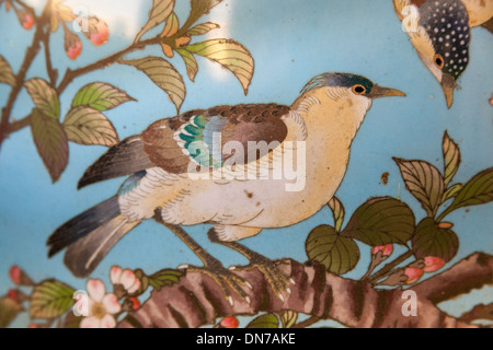 Bird sul vaso di antiquariato in museo, Estate palazzo residenziale, Sitorai Mohi Hossa Folk Art Museum, Bukhara, Uzbekistan Foto Stock