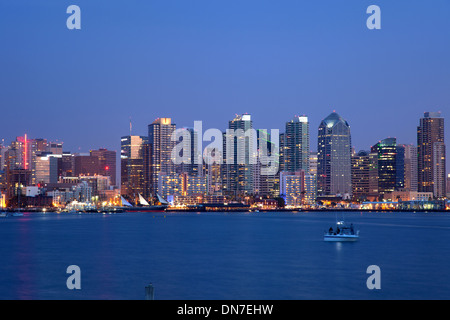 Una lunga esposizione del San Diego skyline al tramonto Foto Stock