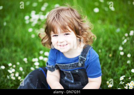 Ritratto di un piccolo ragazzo sorridente Foto Stock