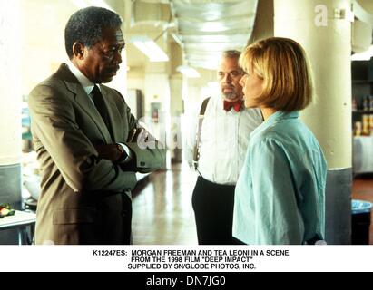 9 maggio 2001 - K12247ES.Morgan Freeman e TEA LEONI IN UNA SCENA .Dal 1998 film ''Deep Impact''.FORNITO DA SN/(enti Immagine: © Globo foto/ZUMAPRESS.com)
