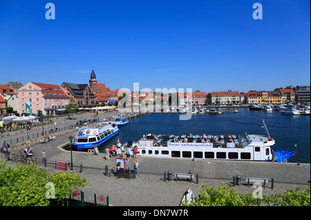 Waren Mueritz, escursione barche nel porto, Mecklenburg laghi, Meclemburgo-Pomerania, Germania, Europa Foto Stock