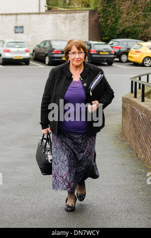 Belfast, Irlanda del Nord. 19 dic 2013 - Delores Kelly dal SDLP arriva per i colloqui Haass oltre l'Irlanda del Nord i problemi per il futuro. Credito: Stephen Barnes/Alamy Live News Foto Stock