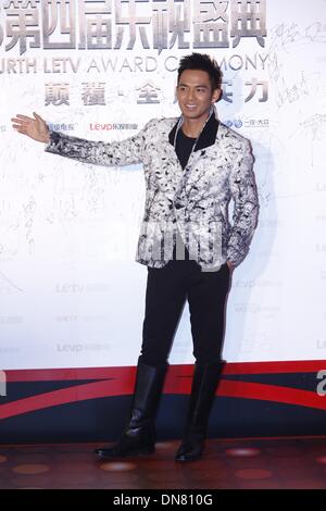 Pechino, Cina. Xix Dec, 2013. Wallace Chung pone per la telecamera in corrispondenza del quarto LETV Cerimonia di premiazione a Pechino in Cina il giovedì 19 dicembre, 2013. © TopPhoto/Alamy Live News Foto Stock