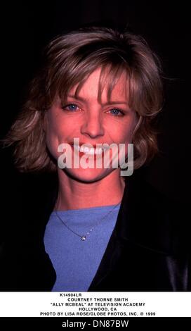 Febbraio 22, 1999 - K14904LR.COURTNEY THORNE SMITH.''Ally Mcbeal'' A TELEVISION ACADEMY.Hollywood, CA.. LSA ROSE/ 1999(Credit Immagine: © Globo foto/ZUMAPRESS.com) Foto Stock