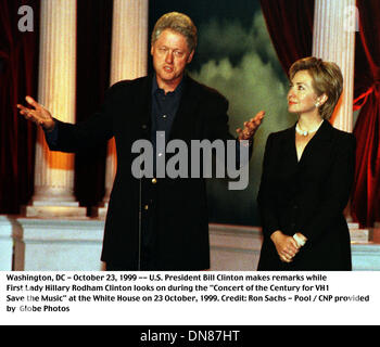 Ottobre 23, 1999 - Washington, DC- ottobre 23,1999-il presidente Bill Clinton e HILLARY CLINTON SVOLGE PER IL PRESIDENTE al ''concerto del secolo per la VH-1 SALVARE LA MUSICA'' alla casa bianca il 23 OCTOBE, 1999. CREDIT RON SACHS-PISCINA/CNP FORNITO DAL CREDITO (Immagine: © Globo foto/ZUMAPRESS.com) Foto Stock