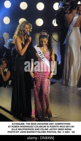 11 maggio 2001 - K21858JBB: miss Universo 2001 CONCORSO.a Rubén Rodríguez COLOSSEO IN PUERTO RICO 05/11/01. ELLE MACPHERSON E CELINE JAITHY MISS (India). JOHN BARRETT/ 2001 (D)(Immagine di credito: © Globo foto/ZUMAPRESS.com) Foto Stock