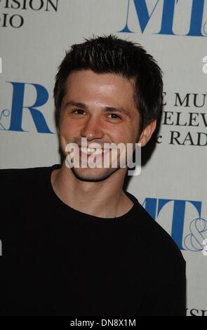 Mar 9, 2002 - K24346AG: Il William S. PALEY TELEVISION FESTIVAL .''SIX PIEDI SOTTO''.Directors Guild complesso del teatro, 03/09/2002.FREDDY RODRIGUEZ. AMY GRAVES/ 2002.(D)(Immagine di credito: © Globo foto/ZUMAPRESS.com) Foto Stock