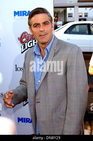 Luglio 23, 2002 - Beverly Hills, CA, Stati Uniti d'America - George Clooney."frontale completo'' Premiere.Beverly Hills, CA 7/23/02. Lockwood. 2002 K2109LOC(Credit Immagine: © Globo foto/ZUMAPRESS.com) Foto Stock