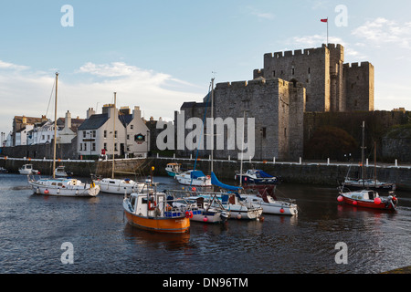 Castle Rushen e il porto, Castletown, Isola di Man Foto Stock