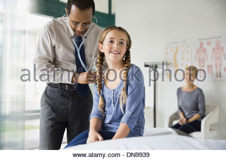 Esame medico paziente con uno stetoscopio