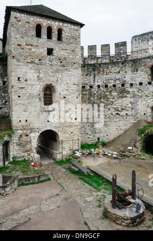 Cortile interno della fortezza di Soroca, Repubblica di Moldavia, Europa orientale Foto Stock