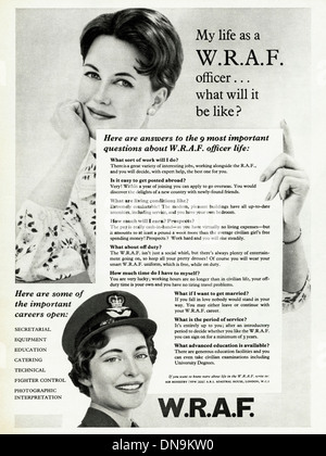 Anni Cinquanta la pubblicità. Vintage originale di moda femminile annuncio rivista per i lavori in W.R.A.F. Foto Stock