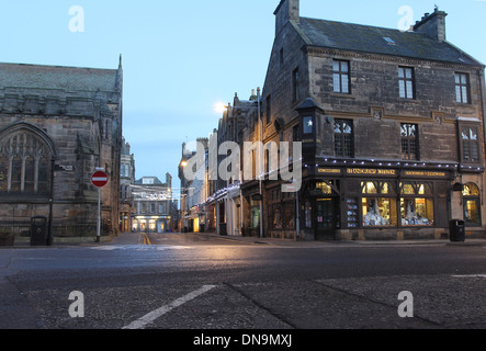 St Andrews street scene all'alba scozia dicembre 2013 Foto Stock