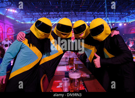 Londra, Regno Unito. Xx Dec, 2013. Tifosi olandesi attendere per l'azione a Ladbrokes mondo campionati freccette da Alexandra Palace. Credito: Azione Sport Plus/Alamy Live News Foto Stock