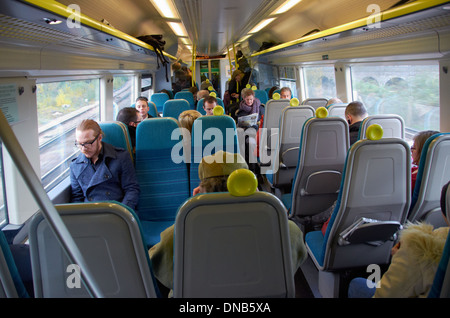 Treno dalla stazione di East Croydon a Londra (Inghilterra). Foto Stock