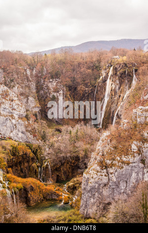 La cascata nel Parco Nazionale dei Laghi di Plitvice Foto Stock