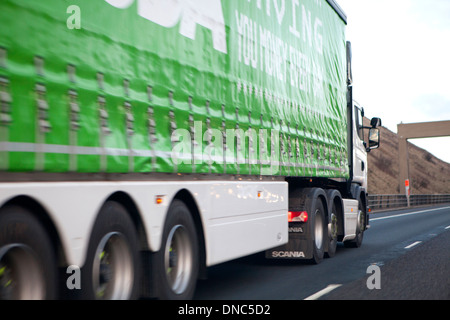 Asda HGV camion su autostrada DEL REGNO UNITO Foto Stock