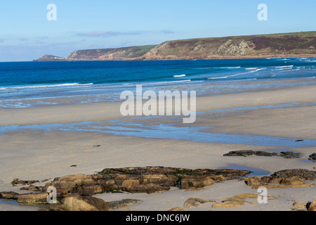 La splendida spiaggia di sabbia dorata Whitesands Bay a Sennen Cove Cornwall Inghilterra UK Europa Foto Stock