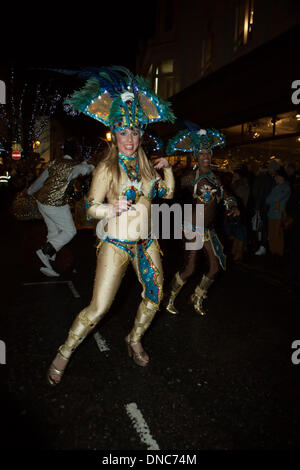La masterizzazione degli orologi processione, Brighton East Sussex, 21 Dicembre 2013 Foto Stock