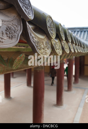 Giwa (creta sparata tegole) utilizzato sulla tradizionale architettura Hanok - Corea del Sud Foto Stock