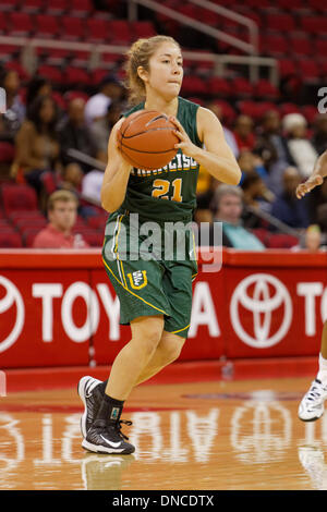 Fresno, CS, STATI UNITI D'AMERICA. Xx Dec, 2013. Dicembre 20, 2013 Fresno, CA - San Francisco guard Alexa Hardick nel gioco tra il San Francisco Dons e il Raschino di Fresno membro Bulldogs a Save Mart Center Fresno, in CA. San Francisco ha vinto il gioco da 76 a 47. © csm/Alamy Live News Foto Stock