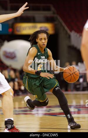 Fresno, CS, STATI UNITI D'AMERICA. Xx Dec, 2013. Dicembre 20, 2013 Fresno, CA - San Francisco guard Taj Winston nel gioco tra il San Francisco Dons e il Raschino di Fresno membro Bulldogs a Save Mart Center Fresno, in CA. San Francisco ha vinto il gioco da 76 a 47. © csm/Alamy Live News Foto Stock