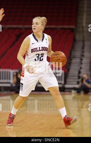 Fresno, CS, STATI UNITI D'AMERICA. Xx Dec, 2013. Dicembre 20, 2013 Fresno, CA - Fresno membro guard Natascha Hartvich nel gioco tra il San Francisco Dons e il Raschino di Fresno membro Bulldogs a Save Mart Center Fresno, in CA. San Francisco ha vinto il gioco da 76 a 47. © csm/Alamy Live News Foto Stock