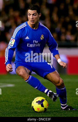 Valencia, Spagna. 22 Dic, 2013. Centrocampista Cristiano Ronaldo del Real Madrid in azione durante la Liga gioco tra Valencia e Real Madrid al Mestalla stadio, Valencia Credito: Azione Sport Plus/Alamy Live News Foto Stock