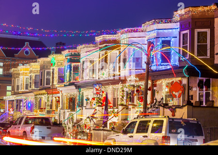 Comunità natale illuminazione, 'miracolo su 34th Street','Hampden, Baltimore, Maryland. Foto Stock