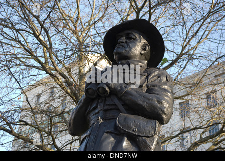 Il 1990 statua del maresciallo di campo slim, al di fuori del ministero della difesa, whitehall a Londra, Inghilterra Foto Stock