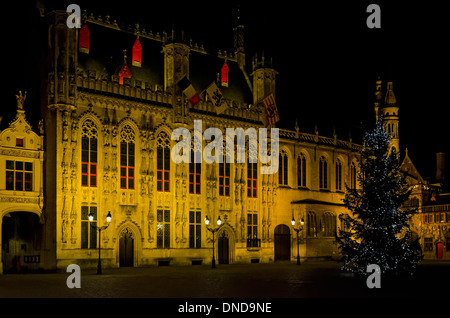 Belgio Brugge City Hall di notte Foto Stock