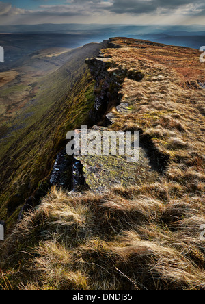 Ventilatore Hir ridge nelle vicinanze Llyn y Fan Fawr in Brecon Beacons South Wales UK Foto Stock