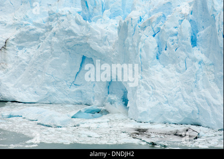 Il ghiaccio del ghiacciaio punti, Ghiacciaio Perito Moreno parco nazionale Los Glaciares in Argentina Foto Stock